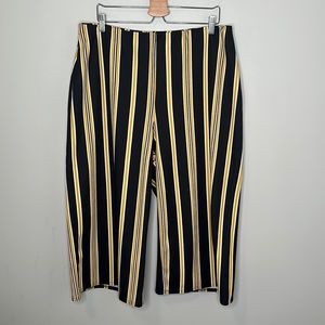 New Look Wide Leg Elasticated Waist Black and Yellow Striped 3/4 Pants